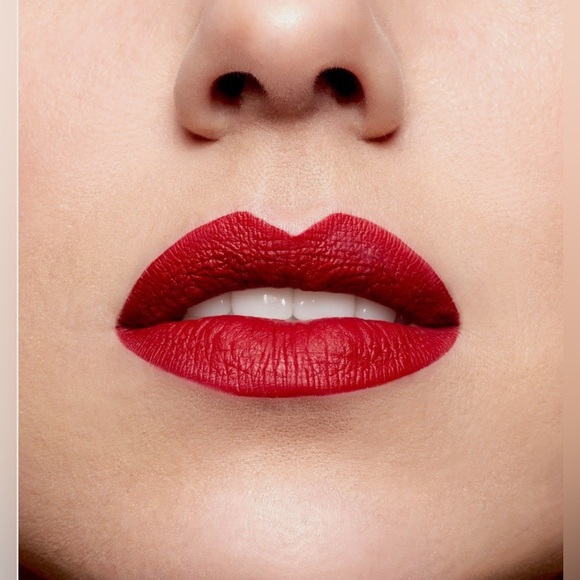 Stila Liquid Lipstick FIERY RED in Shimmering Gold Packaging - Picture 3 of 3